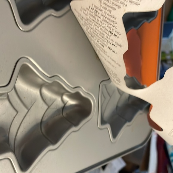 NWT VTG Baker’s Secret Non-Stick Mini Christmas Tree Pan, Bakes 6 Trees at Once - Picture 5 of 6